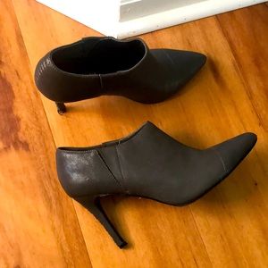 Alice + Olivia Ash Brown Ankle Bootie Size 38.5